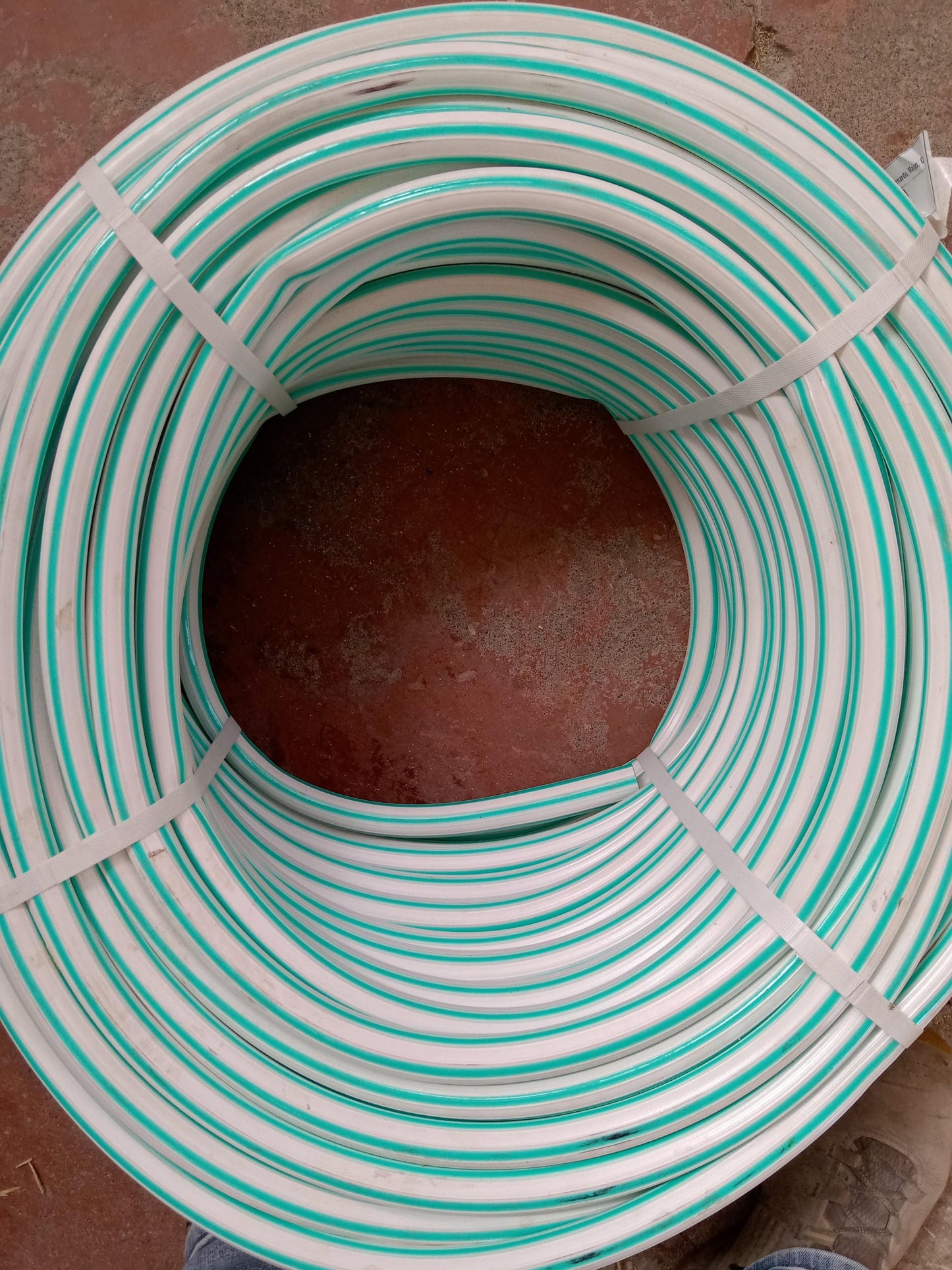 Manguera Jardin Bicolor 3/4 X Metro - Materiales de Construcción Jurmaq Molina